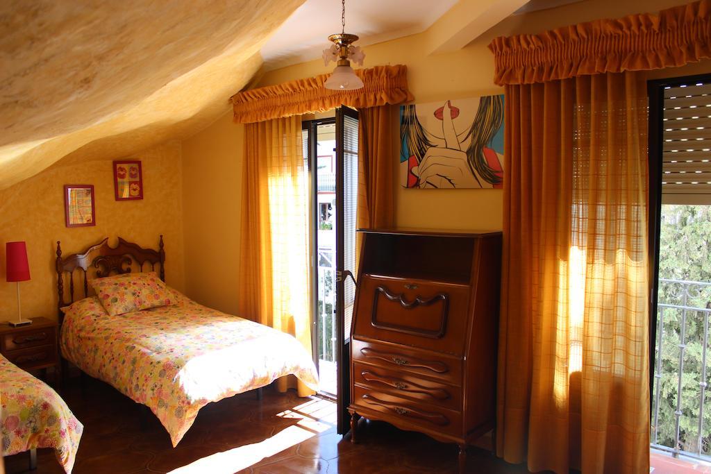 Casa Rural Cuevas Del Sol Setenil De Las Bodegas Rum bild